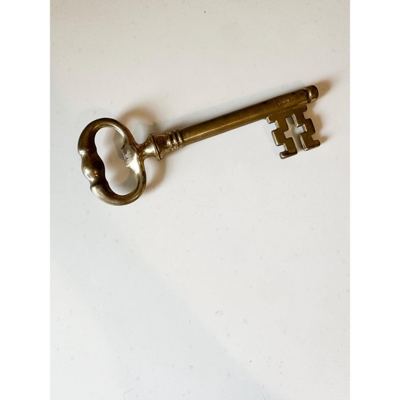 VTG Brass Key knick knack from Italy - Picture 1 of 3
